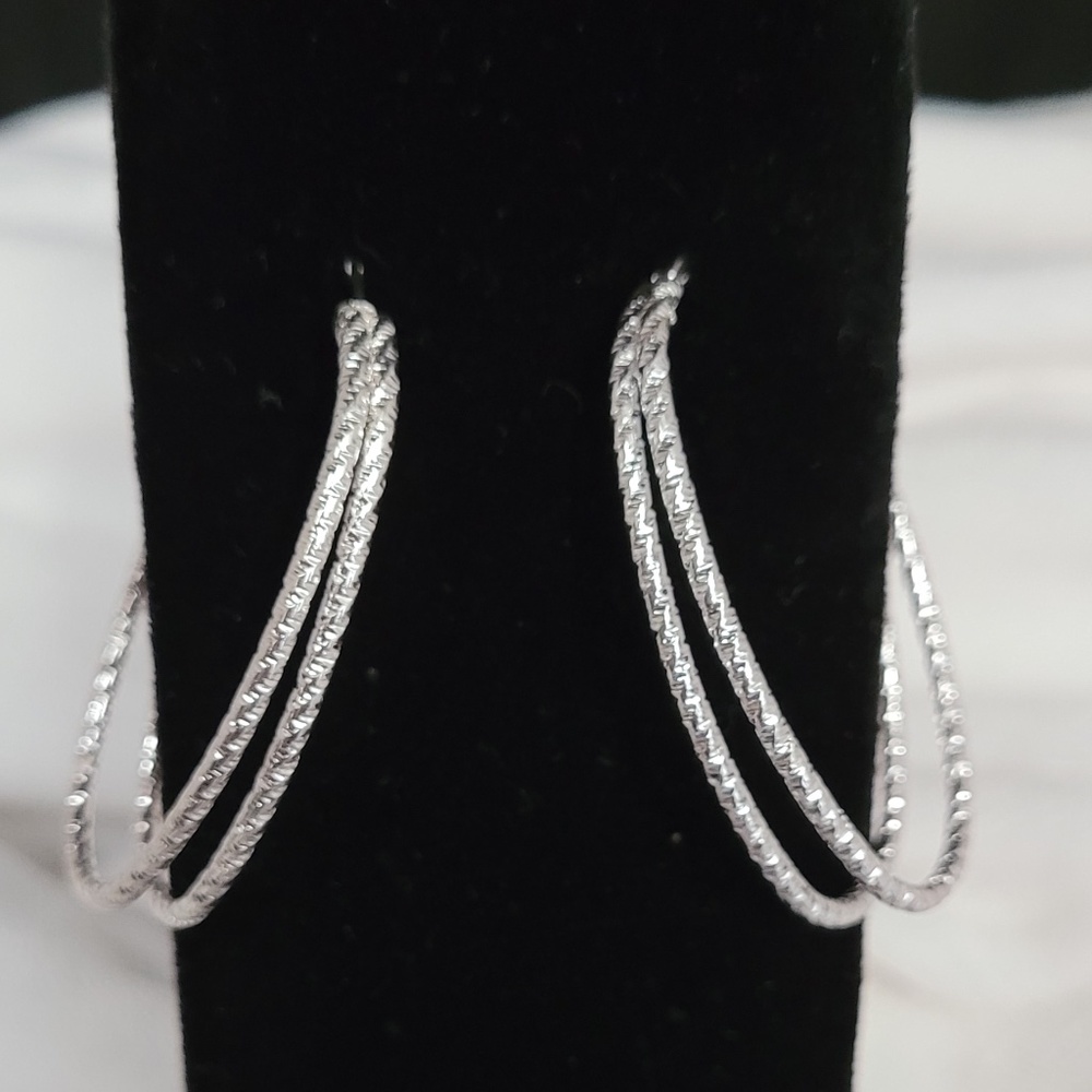 Silver texture double hoop earrring
